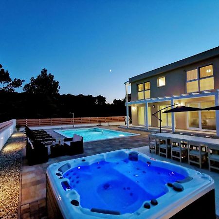 Villa Olivia - New And Modern House With Pool, Souna, Jacuzzi & Playground, Liznjan - Istra Exterior photo