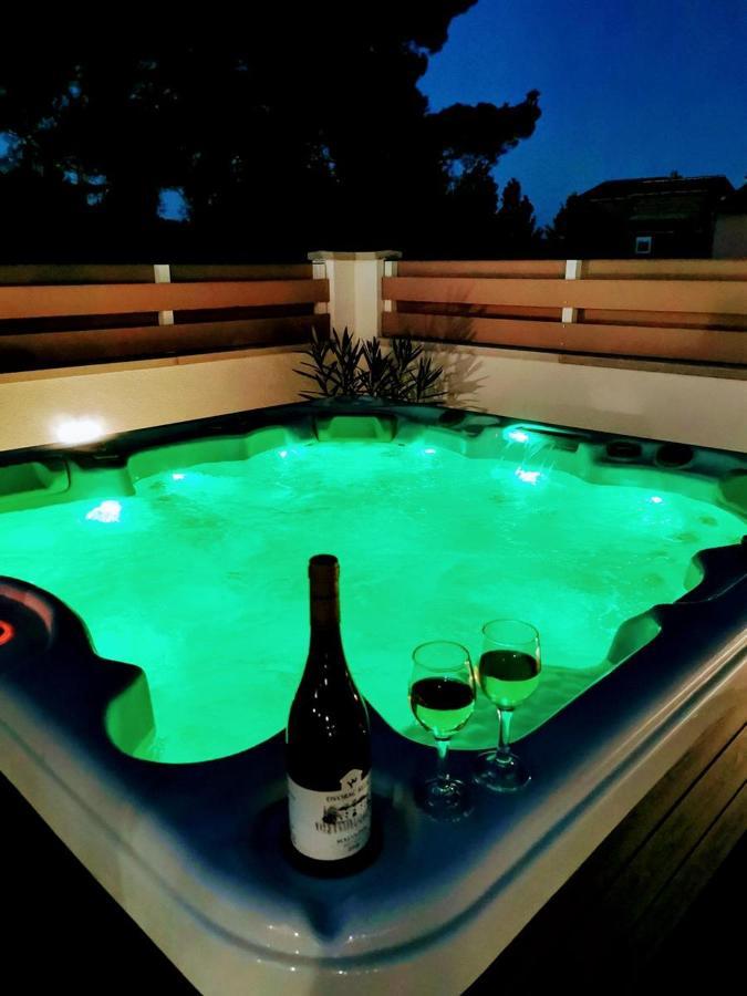 Villa Olivia - New And Modern House With Pool, Souna, Jacuzzi & Playground, Liznjan - Istra Exterior photo