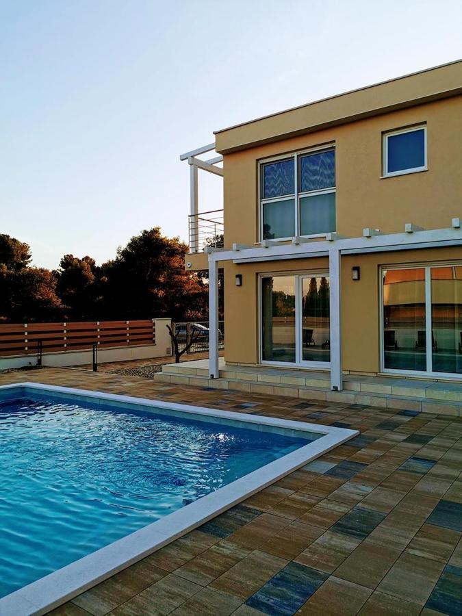 Villa Olivia - New And Modern House With Pool, Souna, Jacuzzi & Playground, Liznjan - Istra Exterior photo