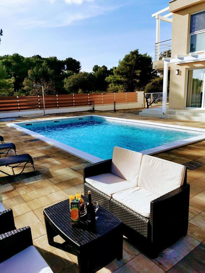 Villa Olivia - New And Modern House With Pool, Souna, Jacuzzi & Playground, Liznjan - Istra Exterior photo