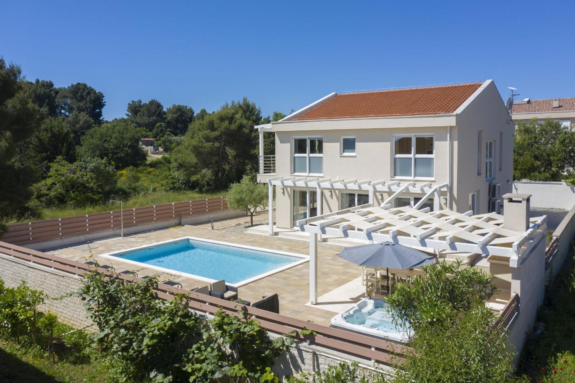Villa Olivia - New And Modern House With Pool, Souna, Jacuzzi & Playground, Liznjan - Istra Exterior photo