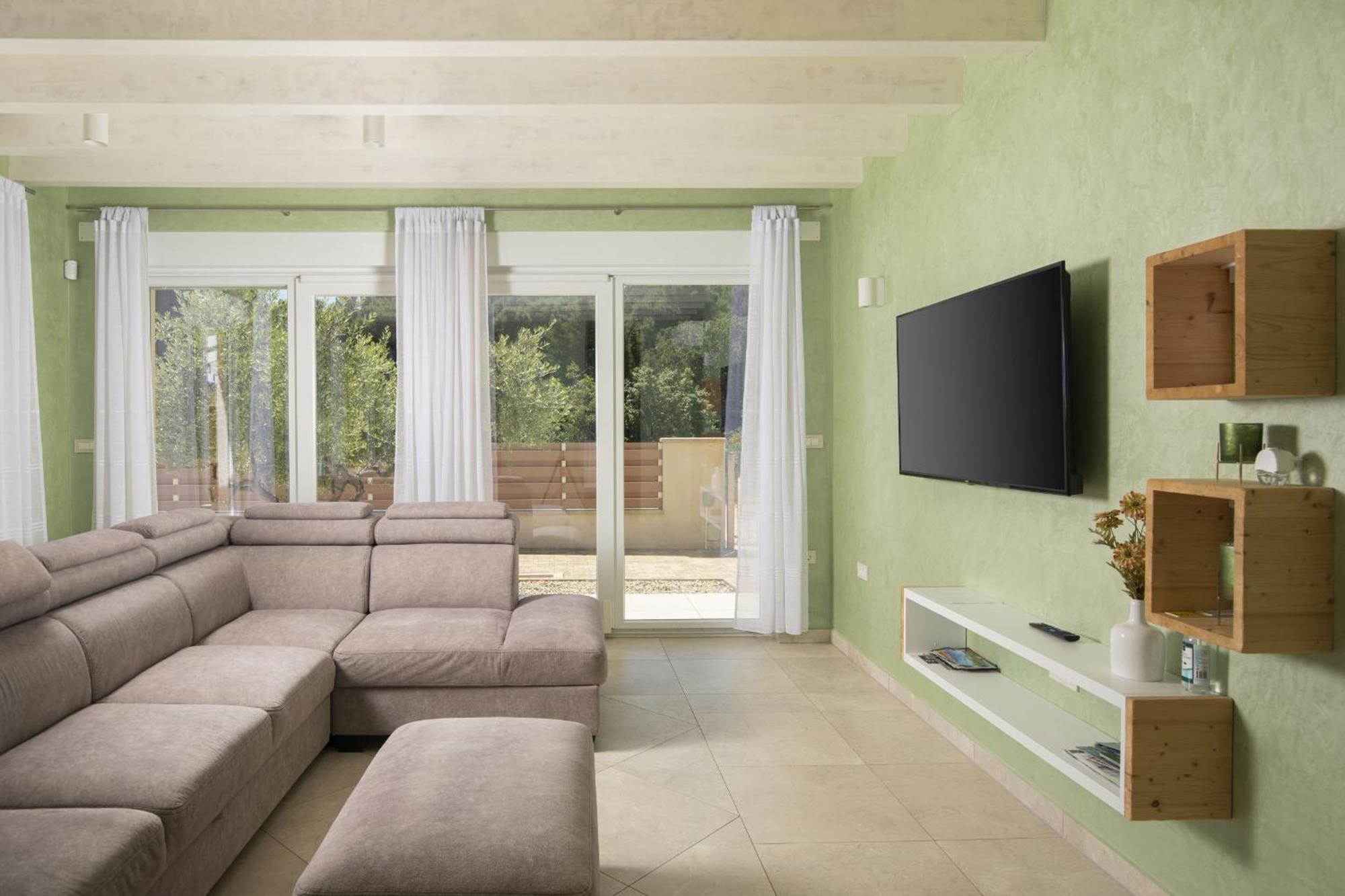 Villa Olivia - New And Modern House With Pool, Souna, Jacuzzi & Playground, Liznjan - Istra Exterior photo